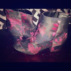 liz clairborn floral print boots